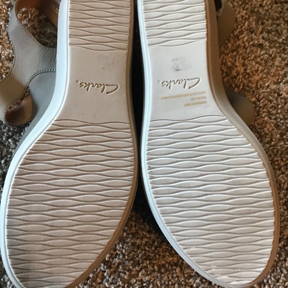 Clarks Collection Soft Cushion Light Grey Sandal - Picture 4 of 8